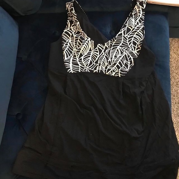 Lululemon Top - Sz 10 Black and White/Ivory Chest - Picture 1 of 2